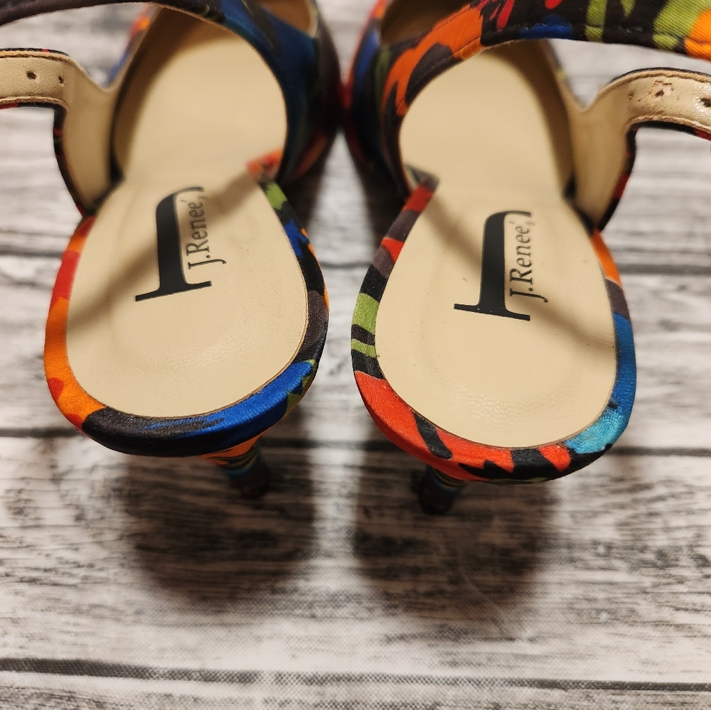 J.Renee Multi-Colored Heels with‎ Floral Pattern and Gold Toe - Picture 5 of 10